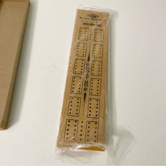 Vntg 1975 Wooden Cribbage Board E.S. Lowe Milton Bradley Manual Read - Picture 7 of 15